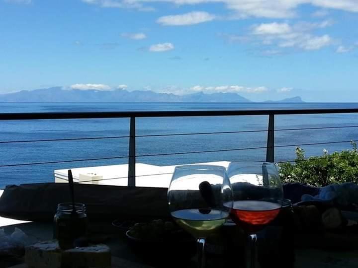 Quarterdeck Holiday Apartment Cape Town Exterior photo